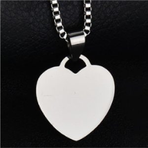 Collar con dije corazón plata de acero inoxidable