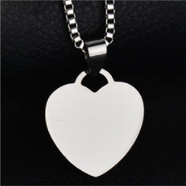 Collar con dije corazón plata de acero inoxidable
