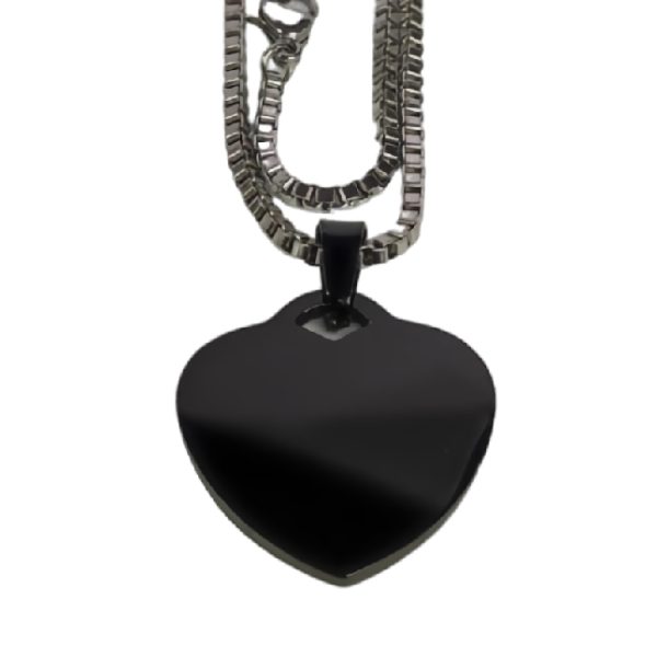Collar con dije corazón negro de acero inoxidable