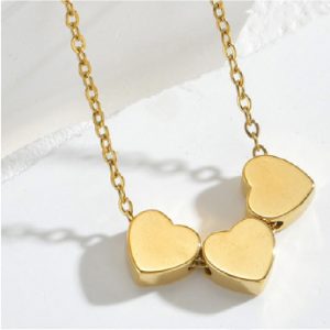 Collar de 3 corazones dorado pequeños de acero inoxidable