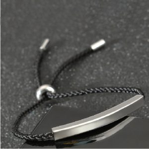 Pulsera cordón negro con placa plata de acero inoxidable