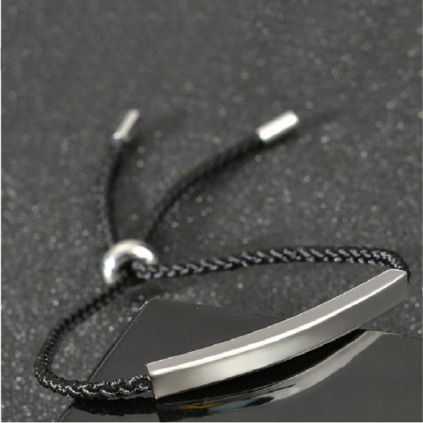 Pulsera cordón negro con placa plata de acero inoxidable