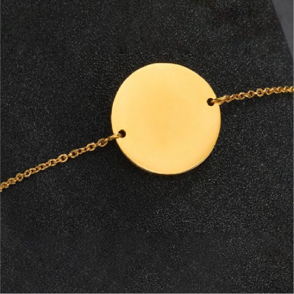 Pulsera dorada con placa circular de acero inoxidable